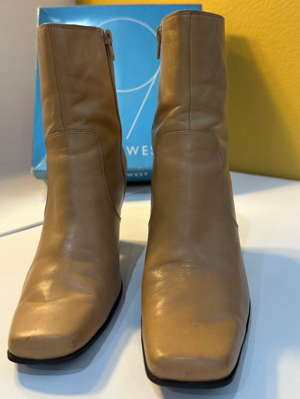 Nine West Vintage Ankle Boots Tan with Dark Brown Heel Size 8.5M
